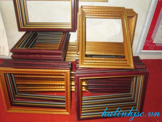 Inexpensive-and-beautiful-platic-frame-for-pictures-in-Hanoi2